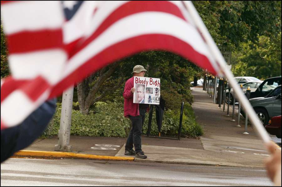 2004 : Protest against the war in Irak in Corvallis, Oregon. 2004 : Protest against the war in Irak in Corvallis, Oregon.