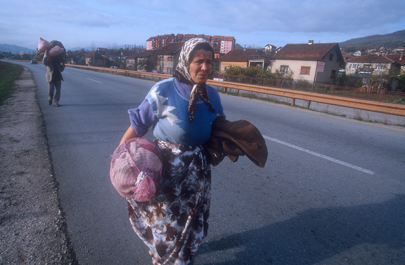 1992. Refugiés qui fuient les combats en Bosnie centrale.