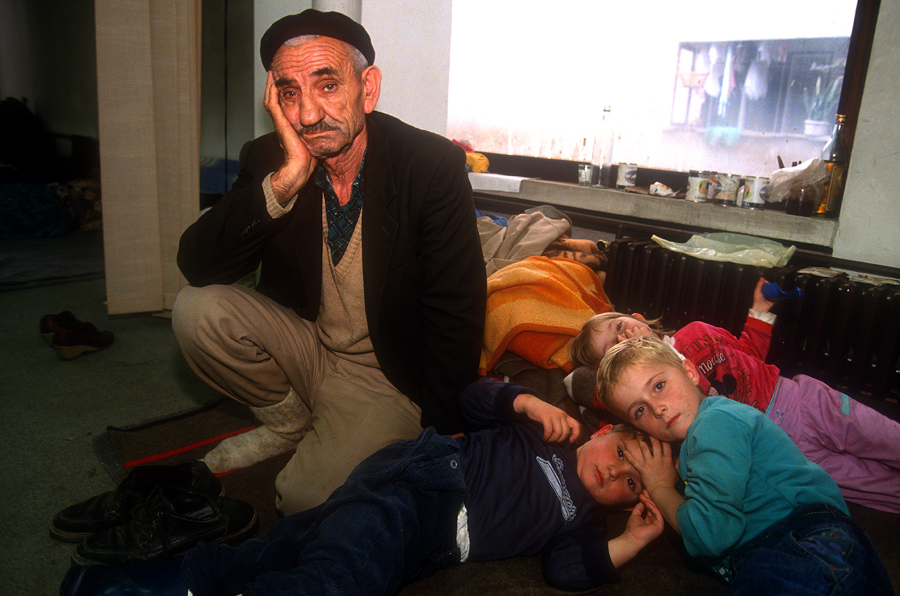 1992. Refugiés musulmans dans un centre d'hébergement en Bosnie centrale.