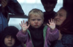 1995. Femmes et enfants évacués de Srebrenica arrivent à Tuzla.