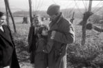 1993. Skelani, sur la Drina, un combattant Serbe quitte sa famille pour rejoindre le front.
